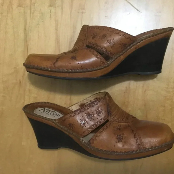 Clarks Artisan  9 M Leather Wedge Mules Chestnut Brown Women's Slip On Shoe - Picture 1 of 11